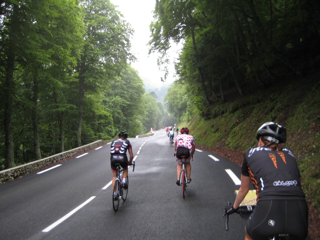 Riding up Tourmalet to find a good viewing possie